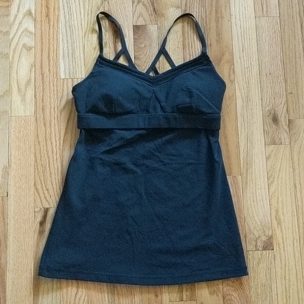 3/20 Lululemon tank, size 6